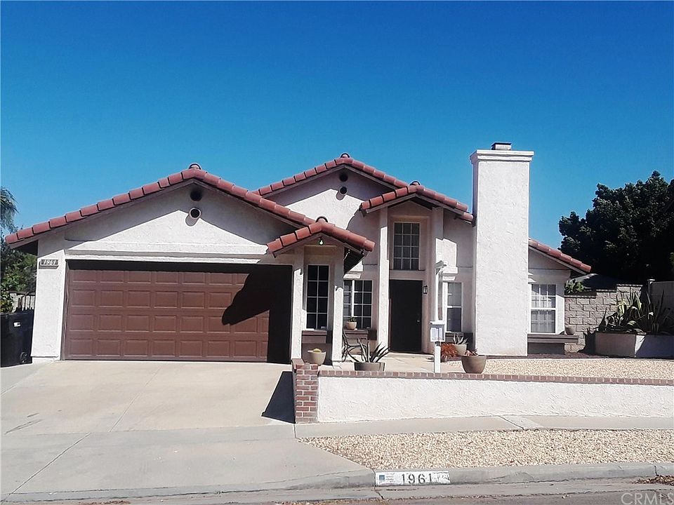 2nd image of 1961 Lockwood Ln