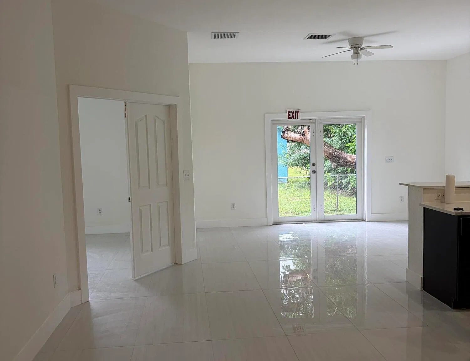 3 bed, 2.0 bath, 1731 sqft, $3,500 — Photo 4
