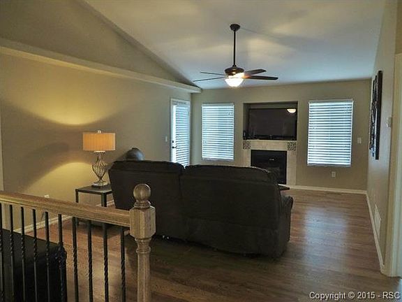 Gas Fireplace & Ceiling Fan In Living Room !