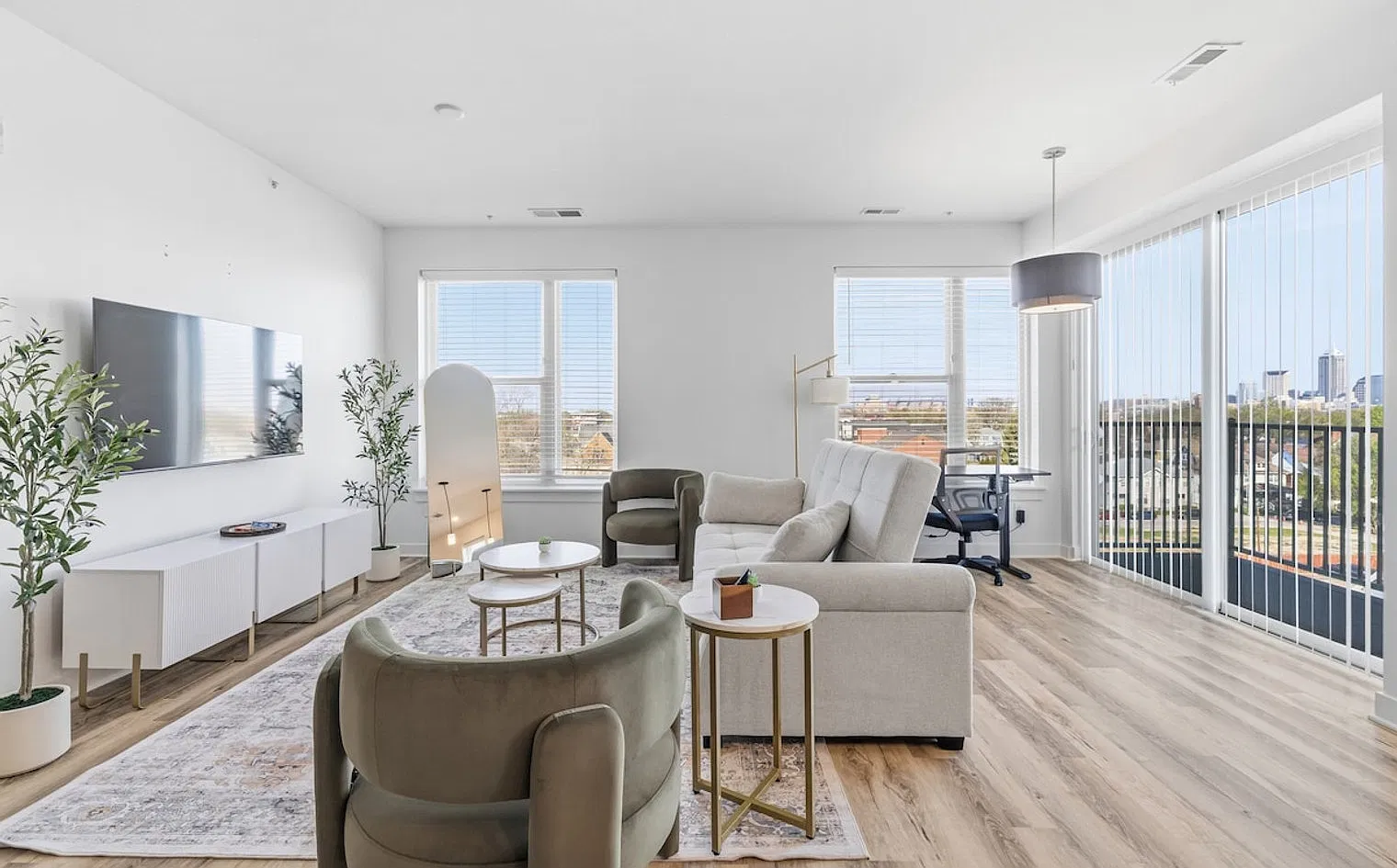 2 bed, 2.0 bath, $3,664 — Photo 4