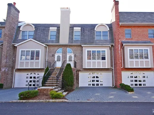 136 Stonegate Trl, Cresskill, NJ 07626