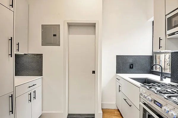 Rented by Bold New York | media 11