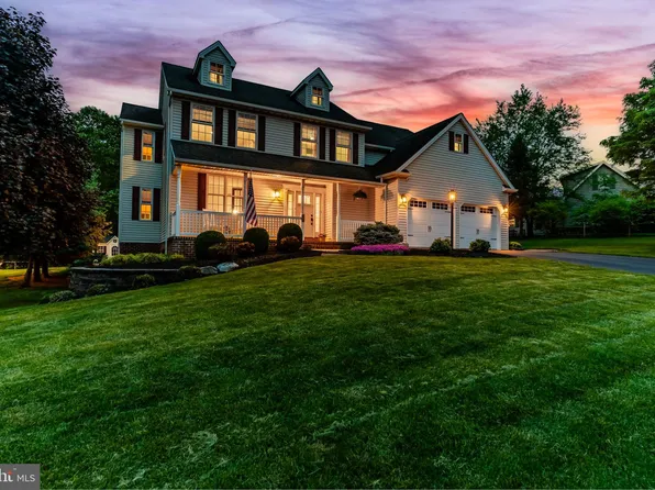 31 Silver Maple Dr, Boiling Springs, PA 17007