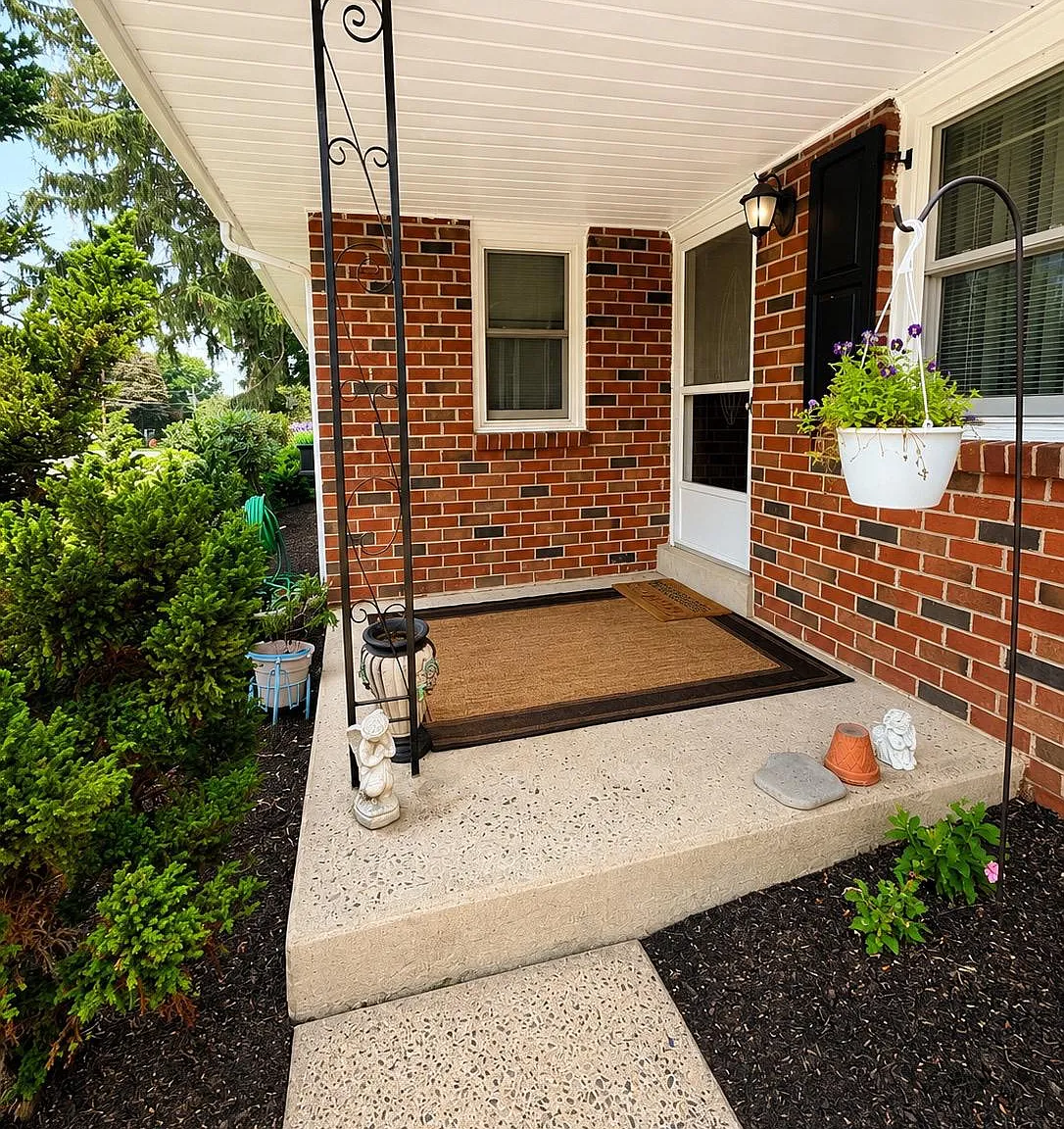 3 bed, 1.5 bath, 1562 sqft, $3,500 — Photo 2