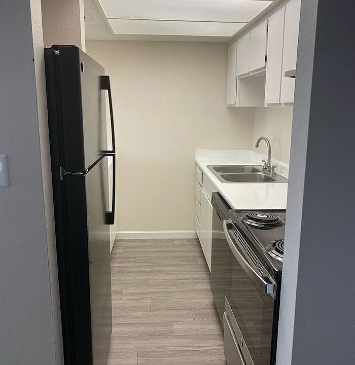1st image of 815 E Maryland Ave #12
