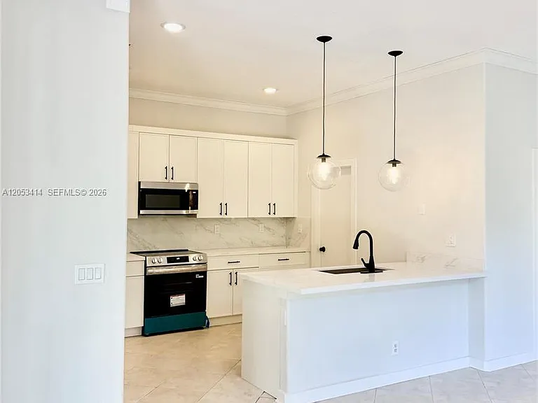 4946 SW 38th Way — Photo 9