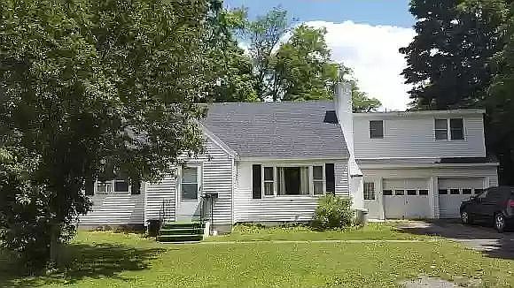 2nd image of 52 Birdsall St