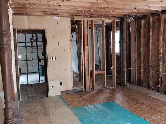 5th image of 4871 Geraldine Ave
