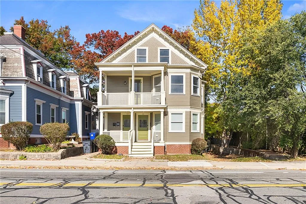 2 bed, 1.0 bath, 1074 sqft, $2,000 — Photo 1