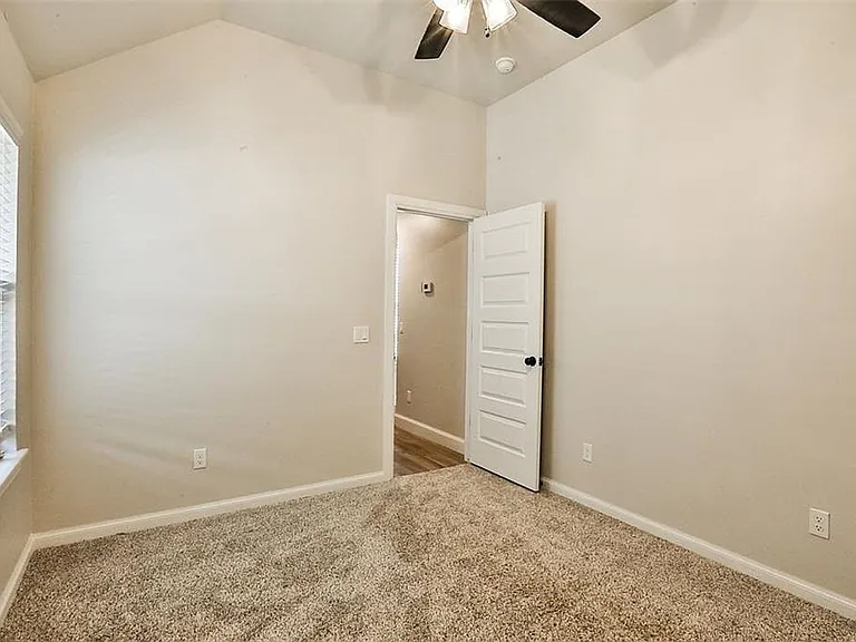 9301 SW 44th Ter — Photo 31