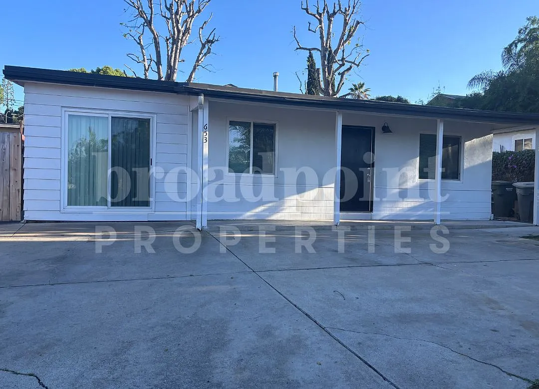 Building Photo - 653 E 3rd Ave #1