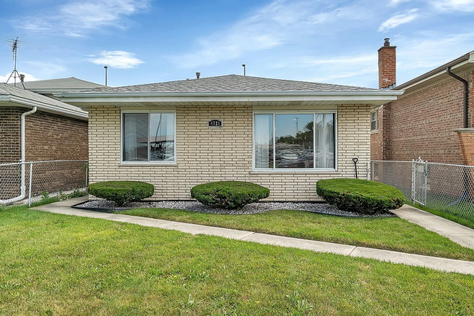 4721 S Long Ave photo 1
