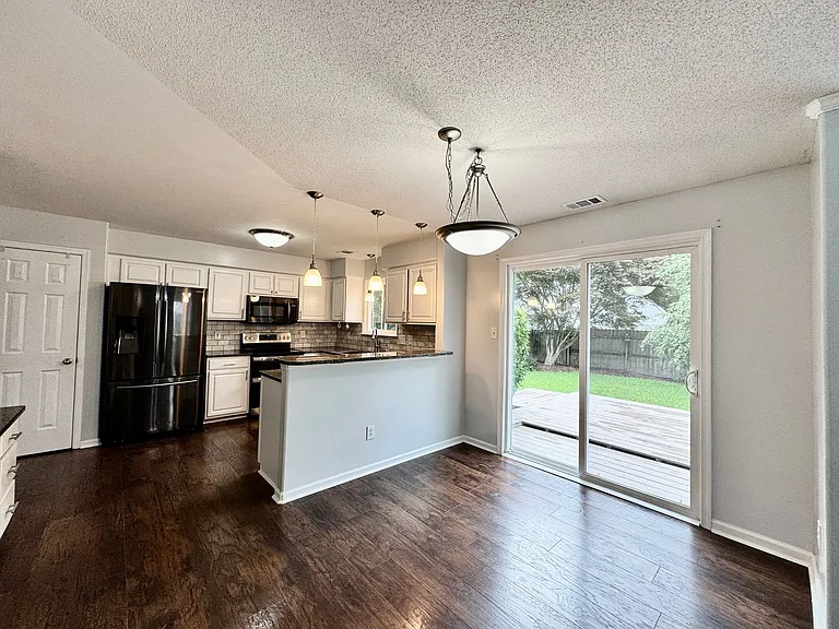 1733 Bernstein Dr — Photo 20