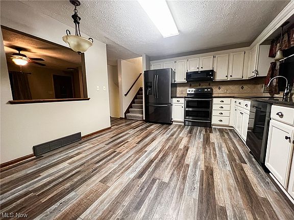 4th image of 539 Barker St