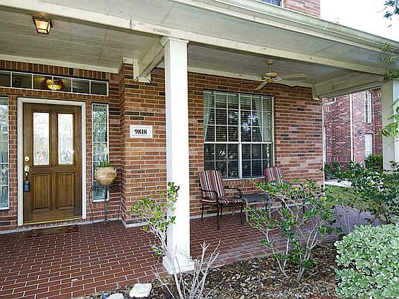 3rd image of 9818 Oak Landing Dr