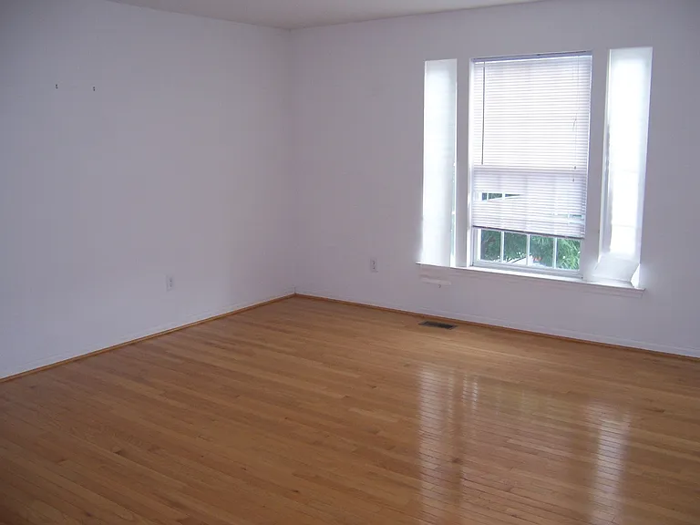 4532 Jasmine Dr — Photo 2