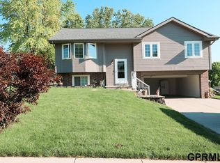 21511 Old Coach Rd, Elkhorn, NE 68022