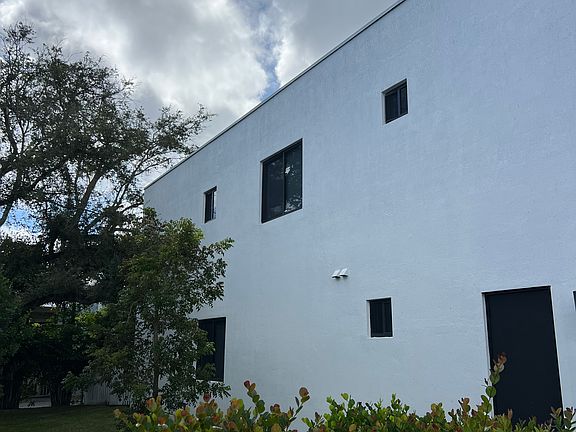 yard to the side of the town home - corner unit