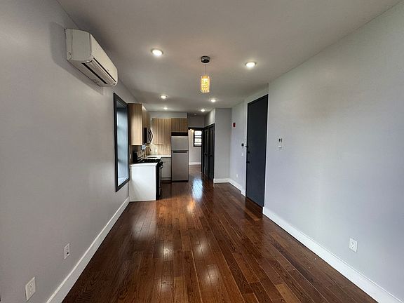3rd image of 62 Vroom St #47E