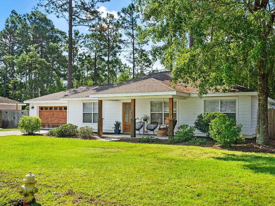 102 Lauren Ln