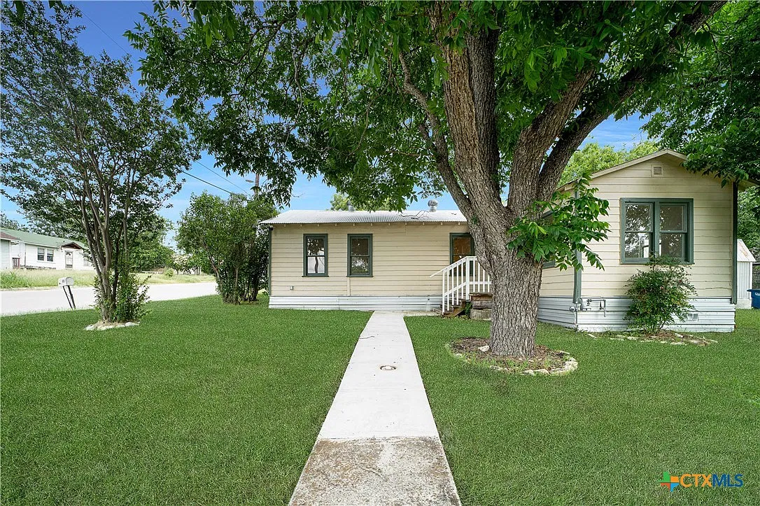 3 bed, 2.0 bath, 866 sqft, $1,400 — Photo 1