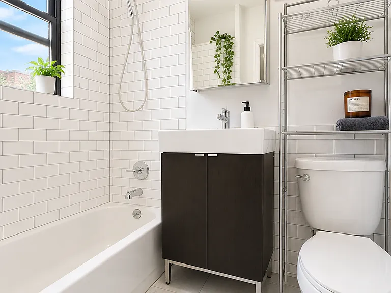 650 Rogers Ave #3R — Photo 6