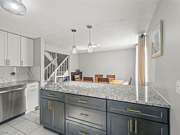 4th image of 7382 N Chestnut Commons Dr