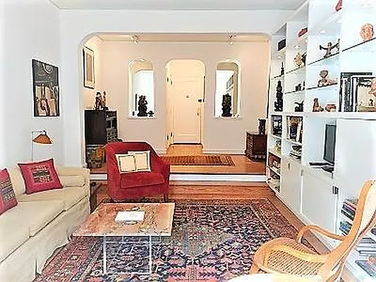 Sold by R New York | media 5