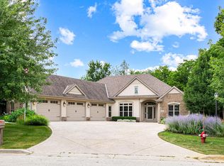 635 Sanctuary Ln, Delafield, WI 53018