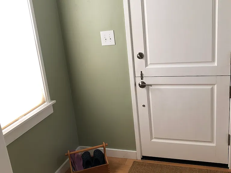 1180 Wanda Ave — Photo 9