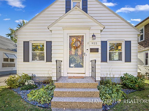 5th image of 922 Lake Michigan Dr NW