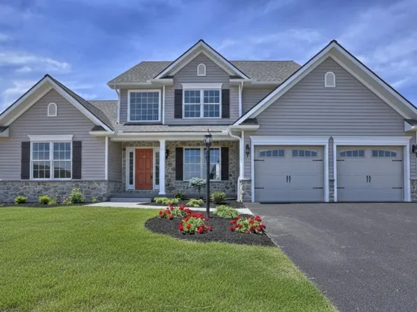 17 Rolling Meadow Rd, Lebanon, PA 17046