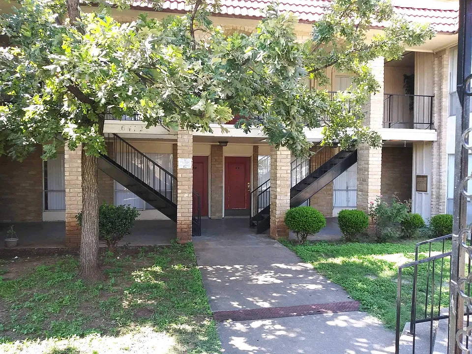 Las Brisas Apartments