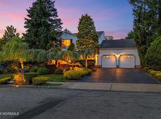 17 Bingham Dr, Marlboro, NJ 07746