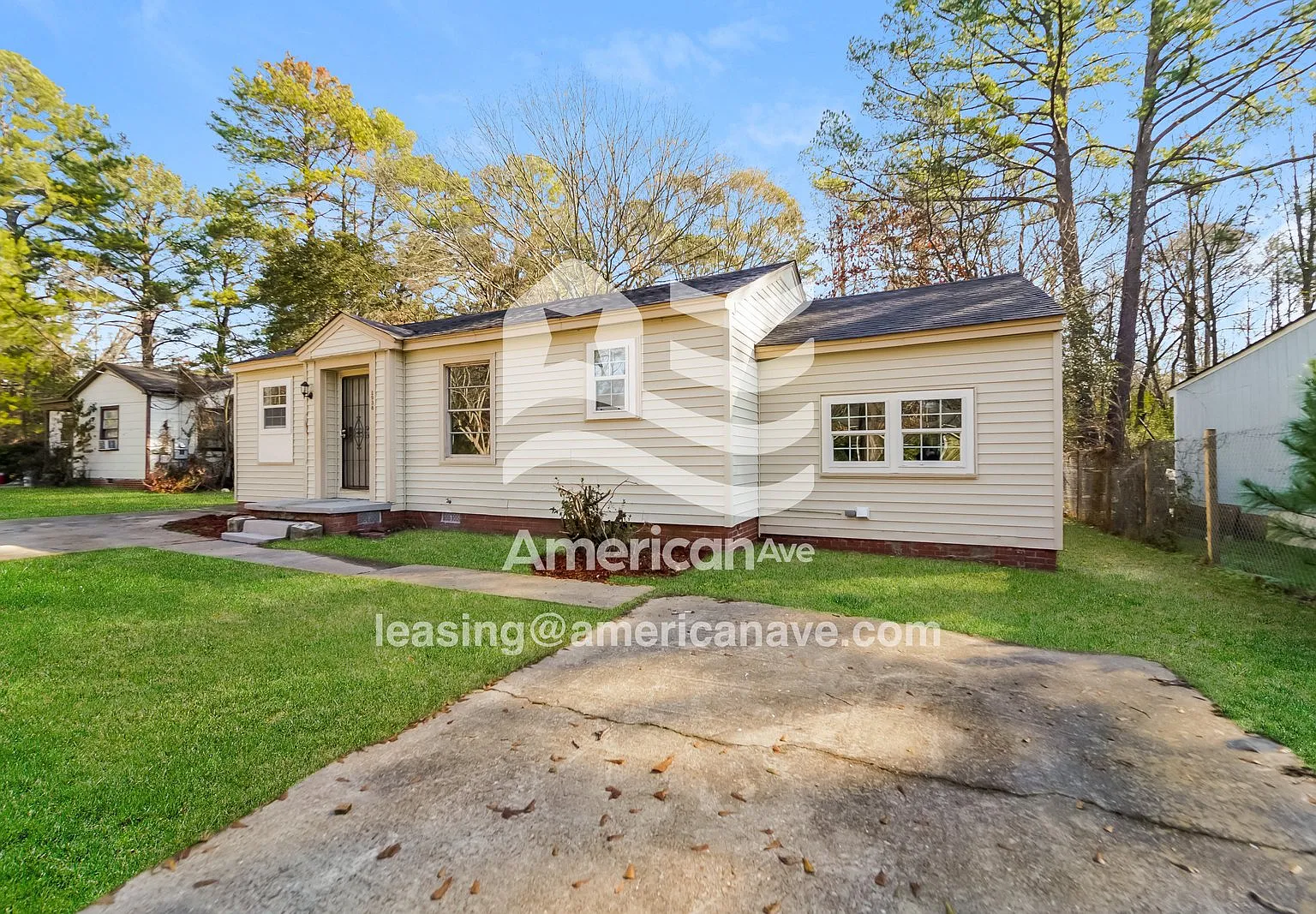 3 bed, 2.0 bath, 1128 sqft, $942 — Photo 2