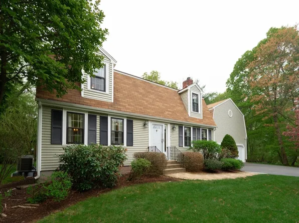 4 Shepardsville Dr, Plainville, MA 02762