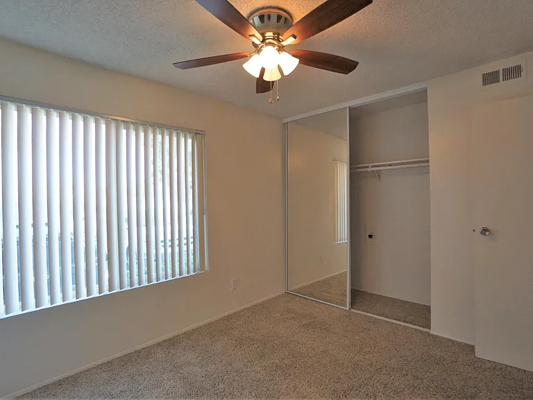 7516 Parkway Dr #1I — Photo 5