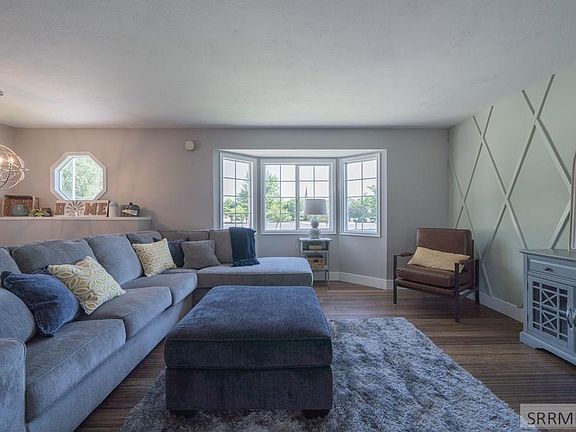5th image of 2375 Louise Ln