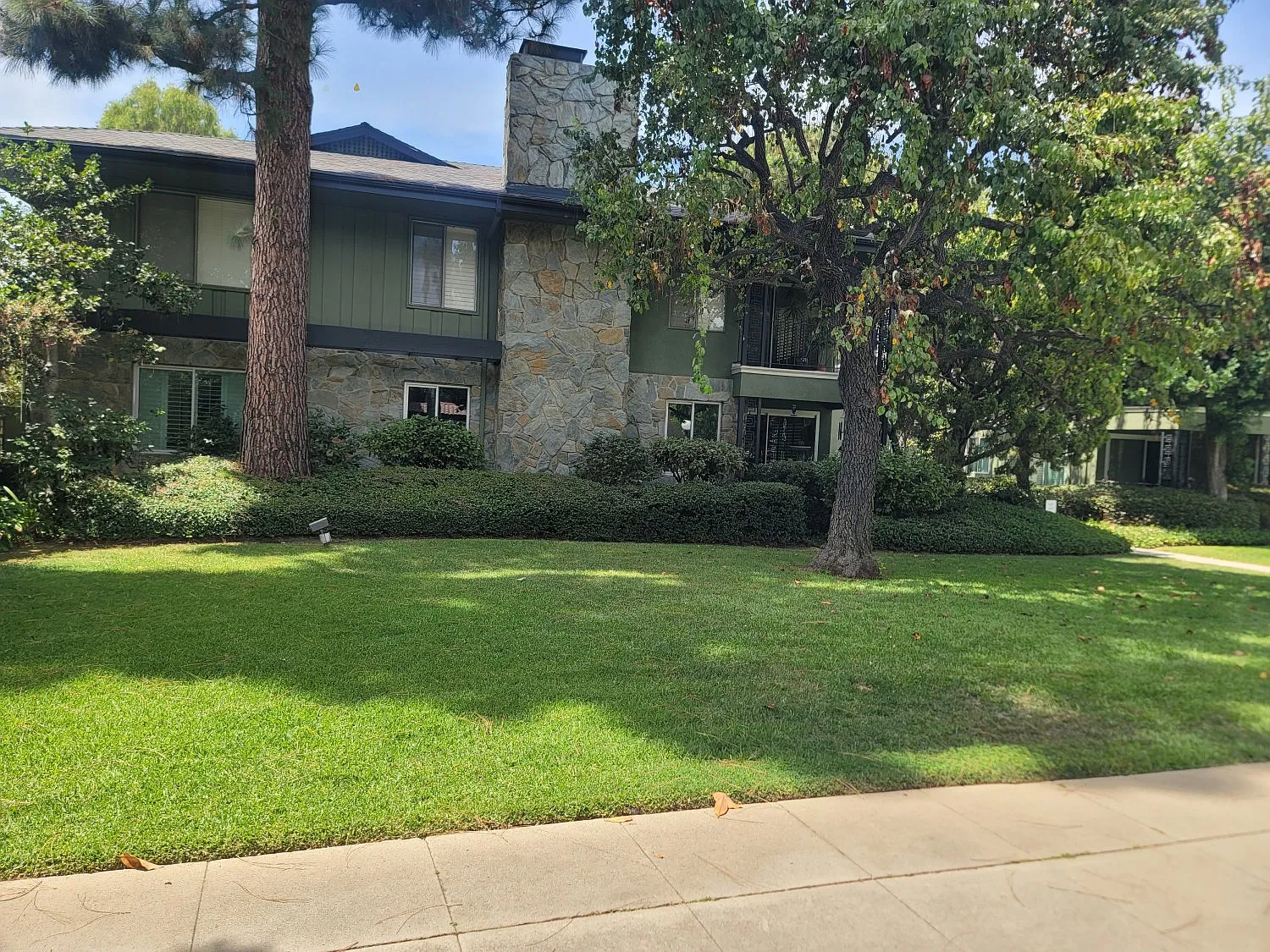 2 bed, 1270 sqft, $4,500 — Photo 2