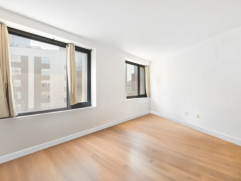25-21 43rd Ave #609 — Photo 4
