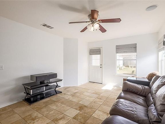 4th image of 106 Tolcarne Dr