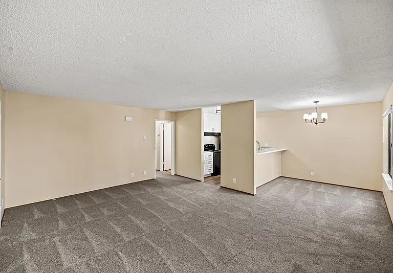 Park Plaza Apartments — Photo 32