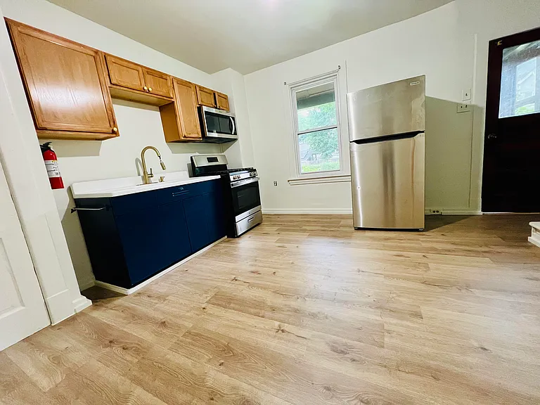 237 Penn St — Photo 2