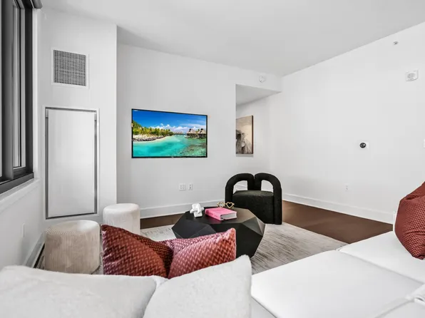 9 Avenue At Port Imperial image 16 of 50