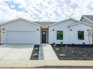 1563 W J St, Oakdale, CA 95361