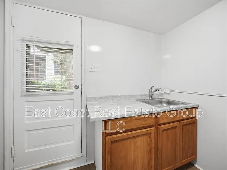 430R N Locust St — Photo 6