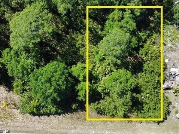 2404 E 9th St, Lehigh Acres, FL 33936