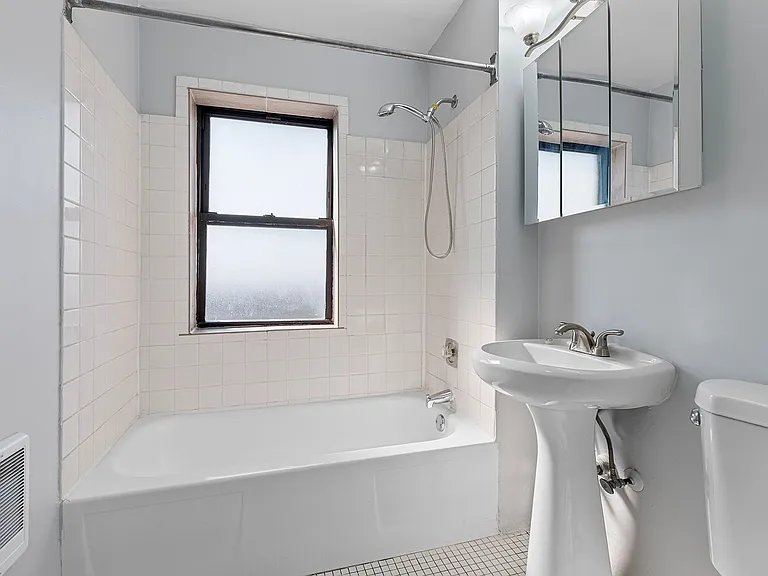 The Legacy HB at Clarendon Park — Photo 25