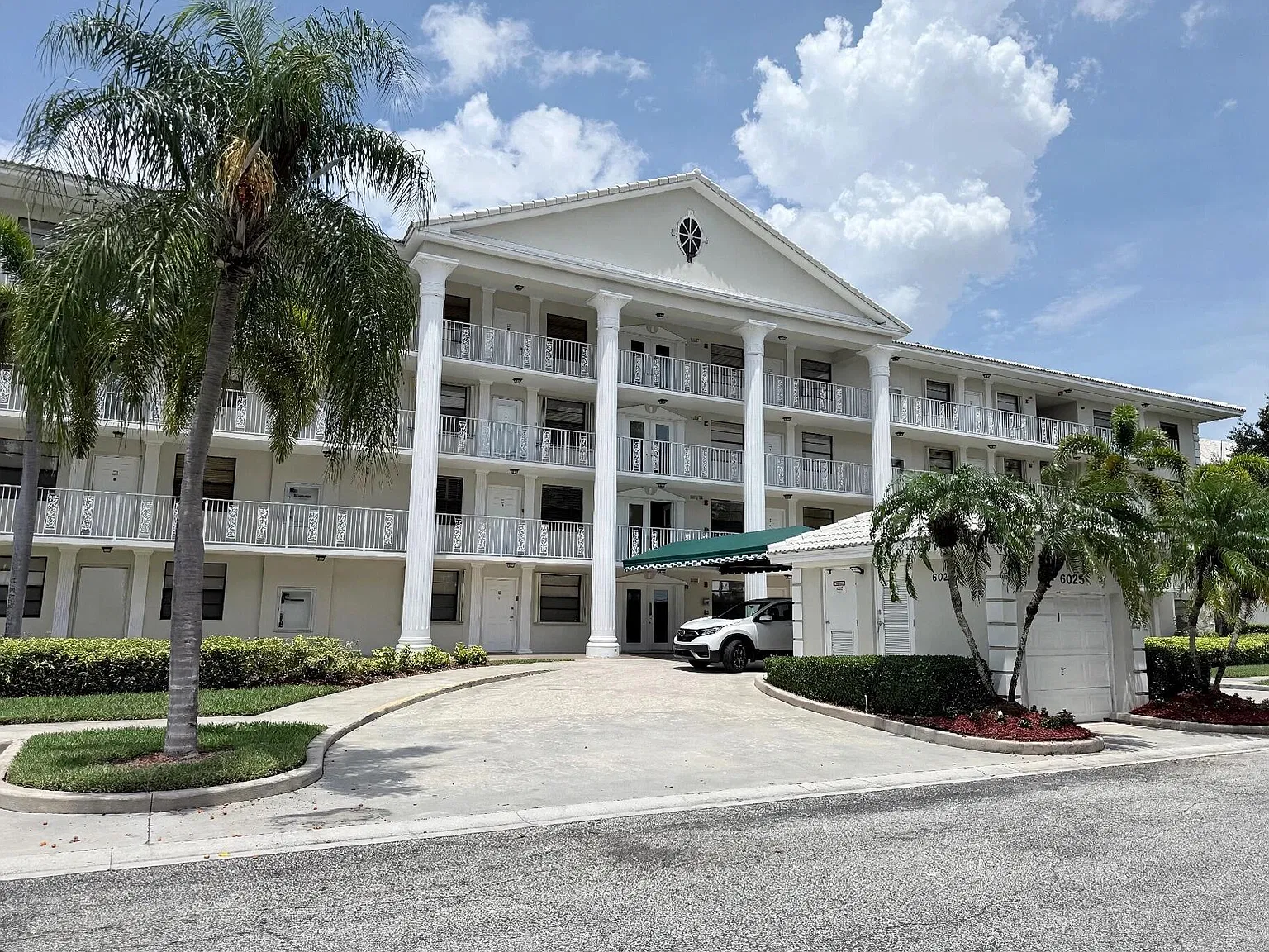 2 bed, 2.0 bath, 1385 sqft, $2,300 — Photo 3
