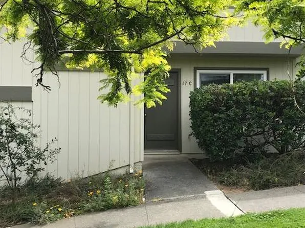 17 Oliva Dr #C, Novato, CA 94947